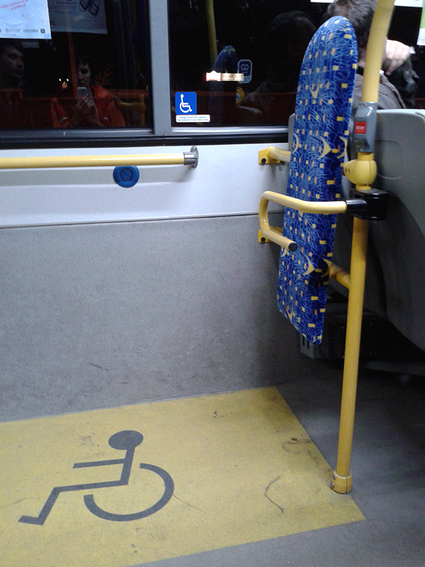место для инвалида в автобусе