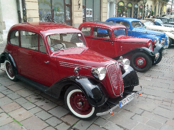 фото красного авто