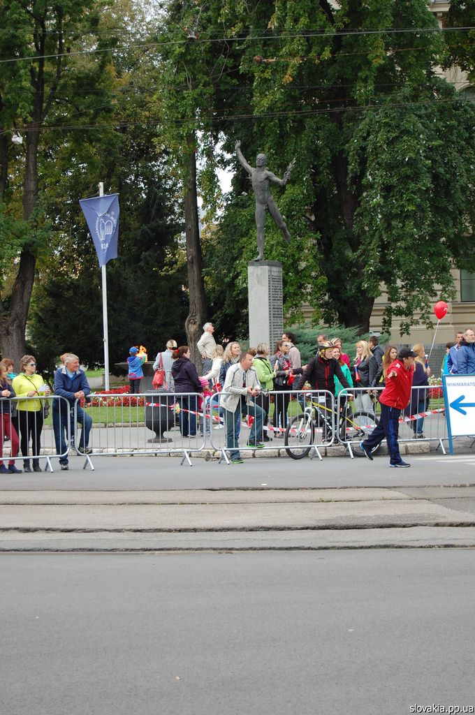 фото памятника марафонцу в Кошице