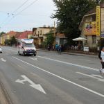 фото бегуна с больной ногой и скорой помощи