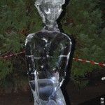 фото ледяной скульптуры девушки