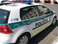 foto.levice-sahy-prepad-policajna-hliadka