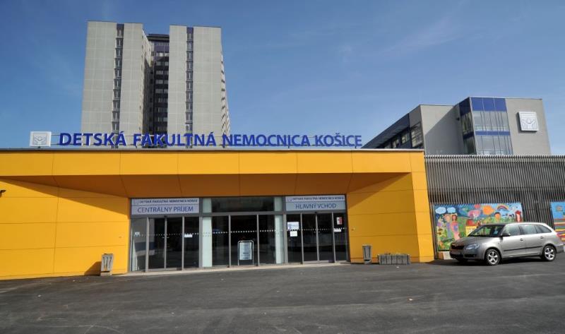 фото фасада детской больницы в Кошице